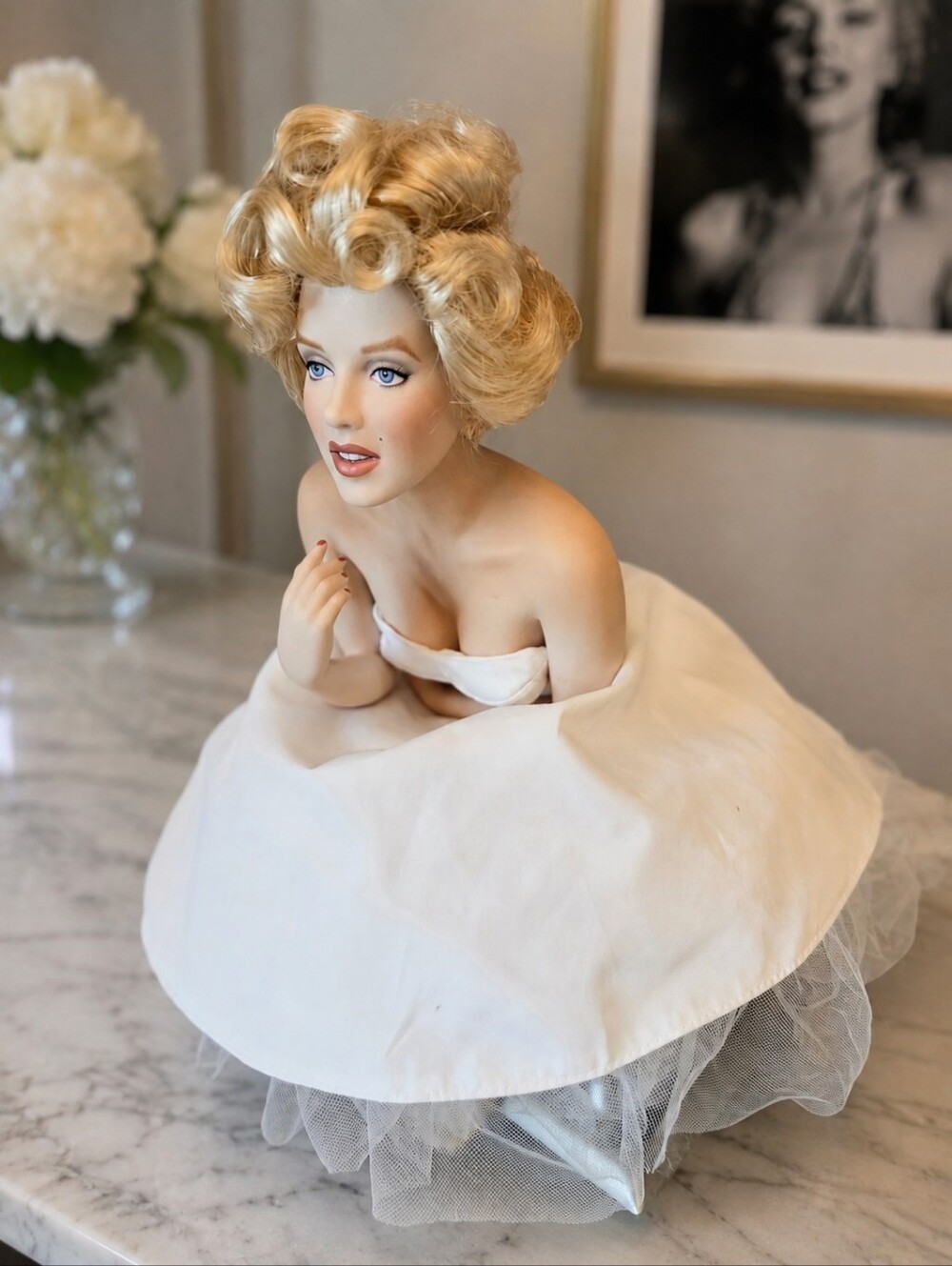 Franklin Heirloom "Love Marilyn" Marilyn Monroe Porcelain Doll